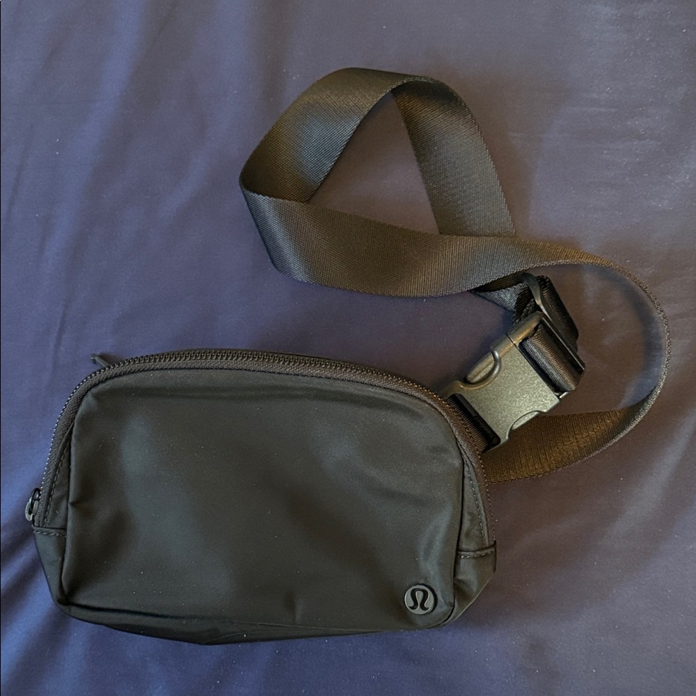 lululemon athletica everywhere belt bag (1L)